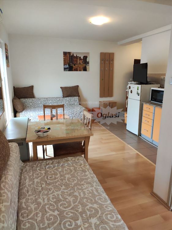 Izdajem prelepu garsonjeru Zemun Altina — 12