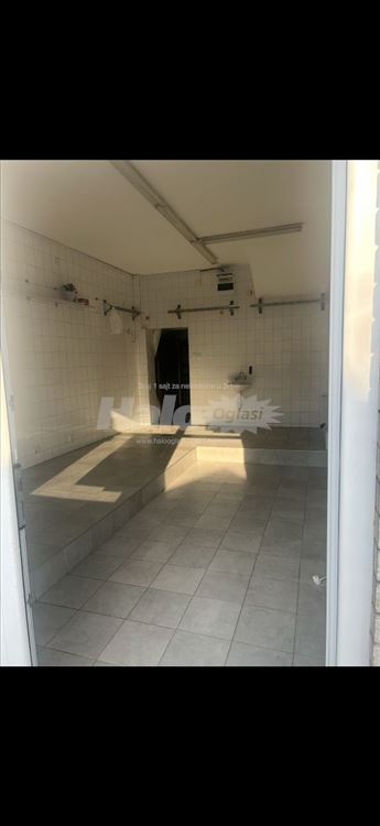 Izdajem PROMETAN lokal 45m2 na Bogosloviji — 2