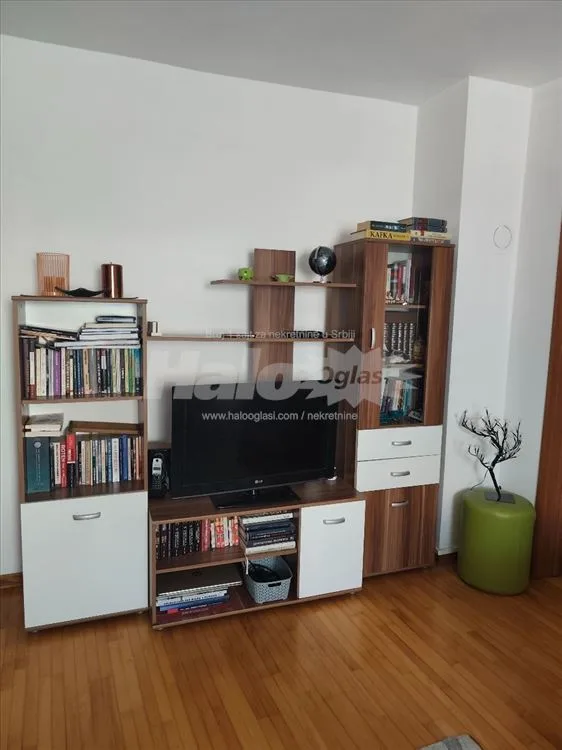 Izdajem renoviran, namešten stan 35m2 — 7