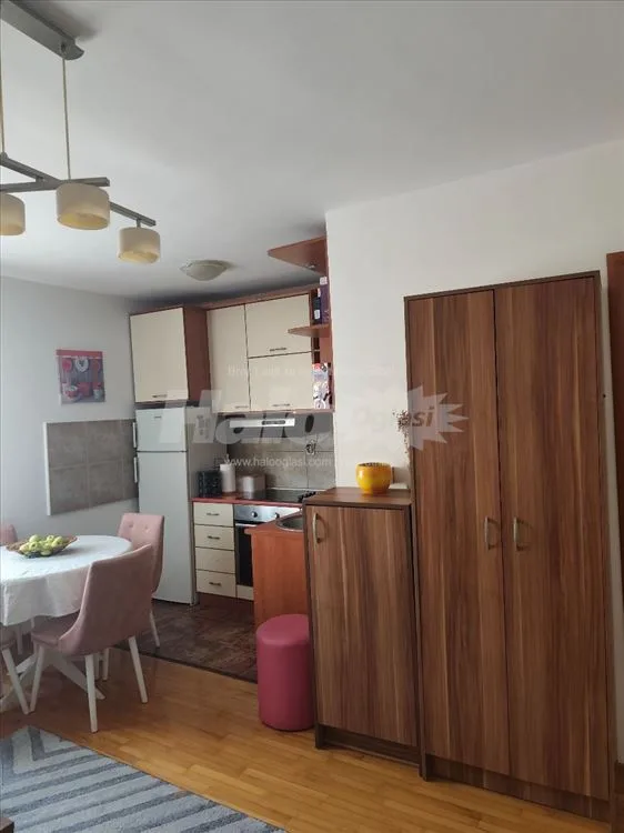 Izdajem renoviran, namešten stan 35m2 — 8