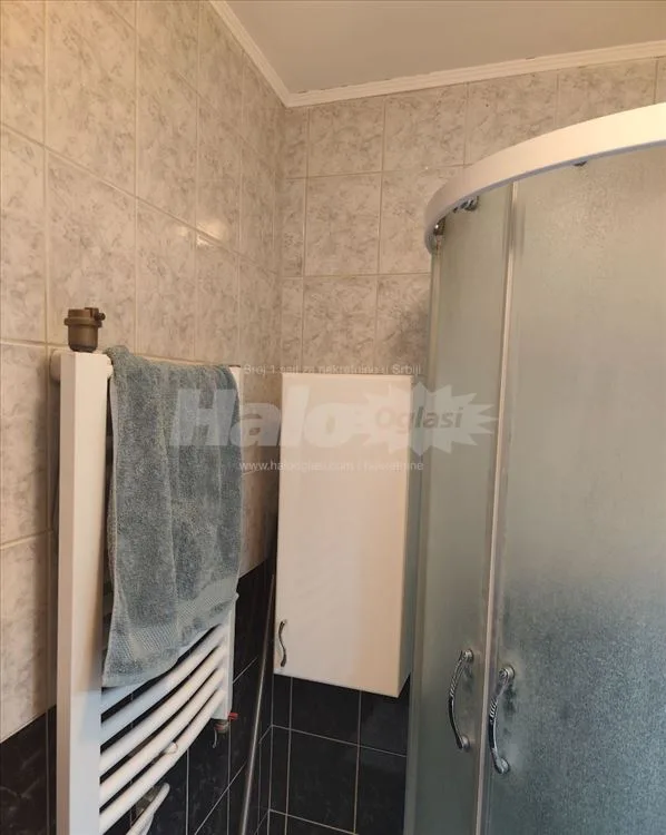 Izdajem renoviran, namešten stan 35m2 — 9
