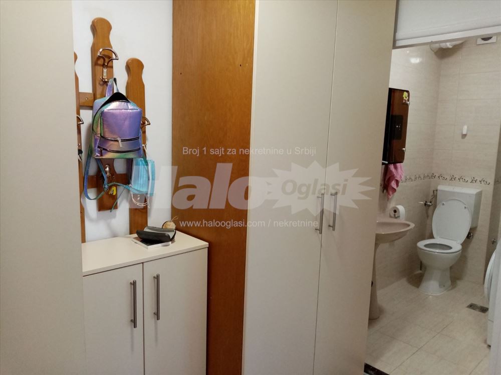 Izdajem renoviran, namešten stan na Novom Beogradu — 4