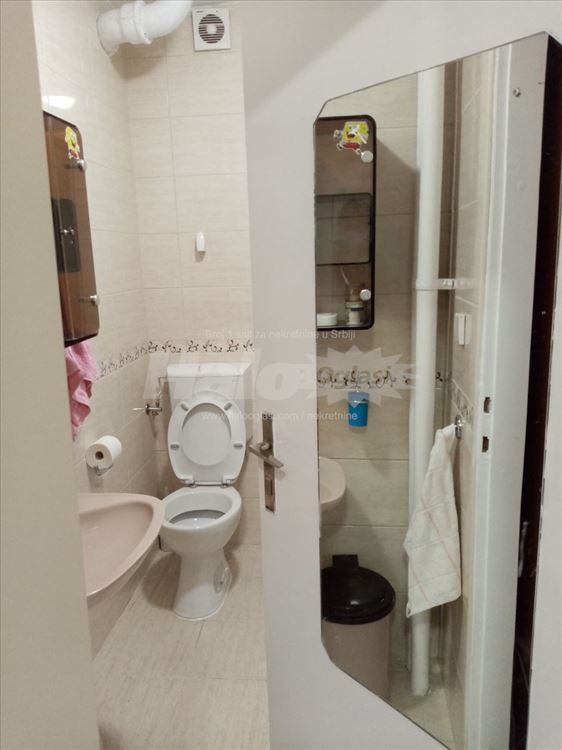 Izdajem renoviran, namešten stan na Novom Beogradu — 10
