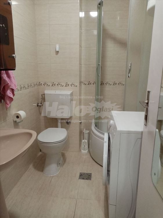 Izdajem renoviran, namešten stan na Novom Beogradu — 13