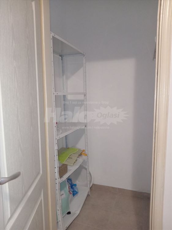 Izdajem renoviran stan 44 m2 - Karaburma — 2