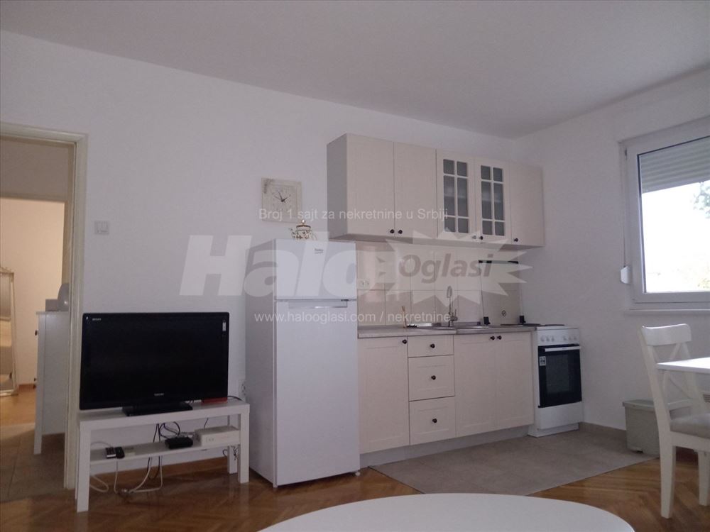 Izdajem renoviran stan 44 m2 - Karaburma — 8