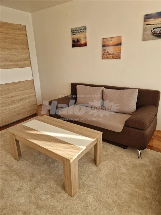 Izdajem renoviran stan u centru Obrenovca — 2