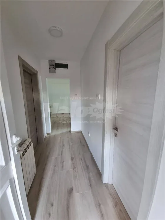Izdajem Sobu u Dvosobnom Stanu od  55m2 — 4