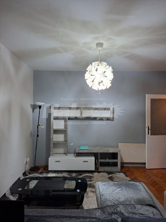 Izdajem stan 27 m2, odlična lokacija — 4