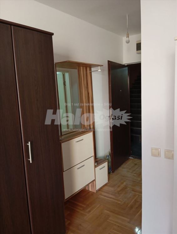 Izdajem stan 30m² — 8