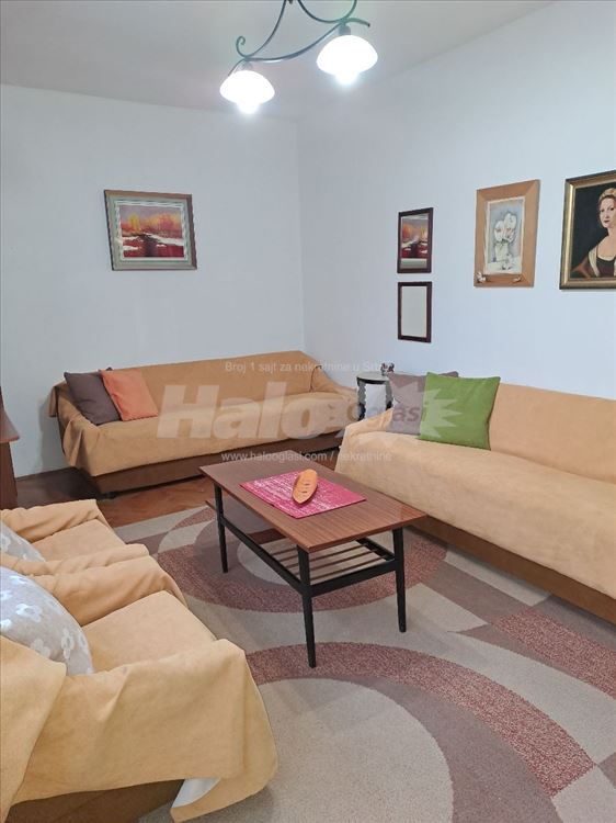 Izdajem stan 35m2 Juzni bulevar — 2