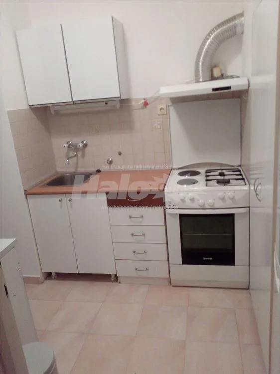 Izdaje se stan 37 m², visoko prizemlje — 3