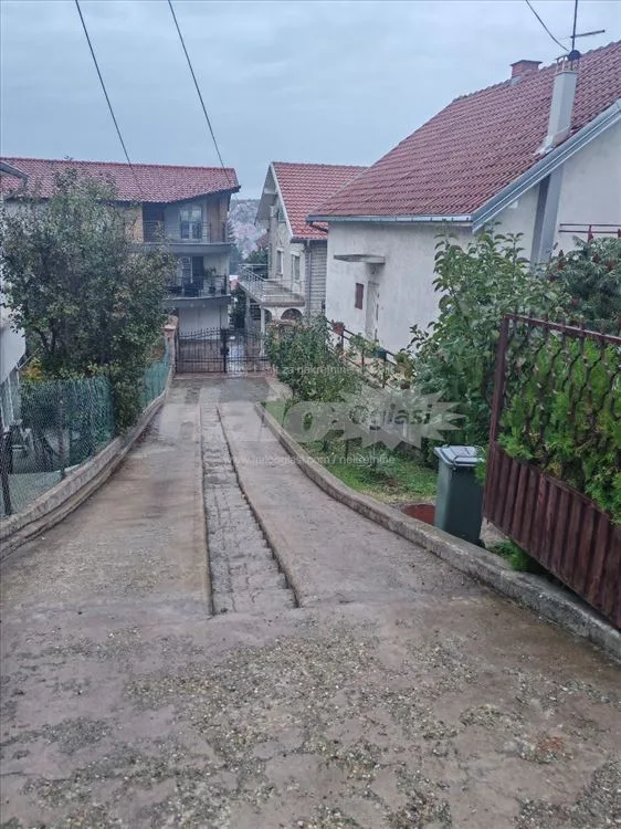 Izdajem stan 45kv, sa CG, u Kaludjerici — 2