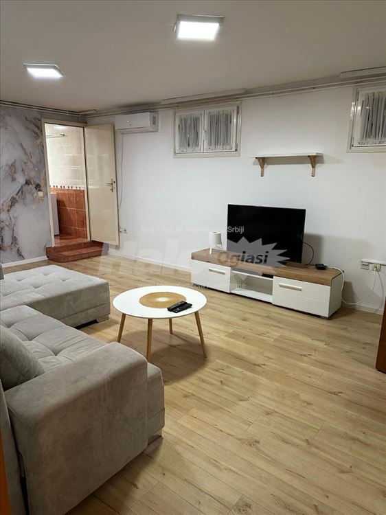 Izdajem stan 50m2 — 2
