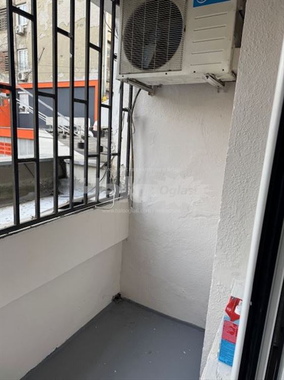 Izdajem stan 54m2 Gradske bolnice odmah useljiv — 8