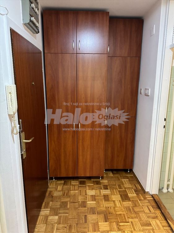 Izdajem stan 55m2 u novom naselju u Batajnic — 3