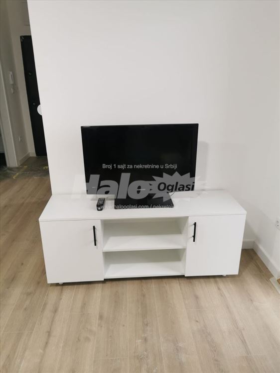 Izdajem stan Altina — 7
