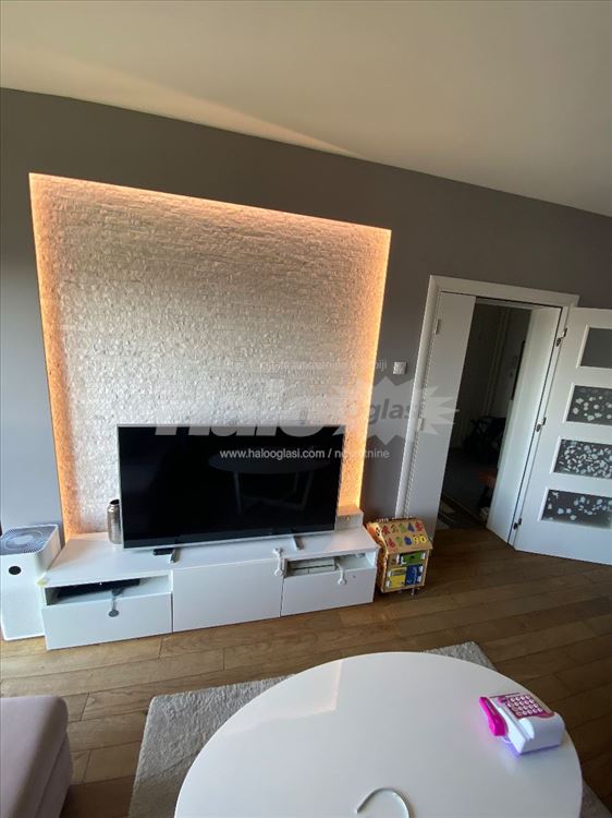Izdajem stan blok 63, 2.5, 71m2 — 3