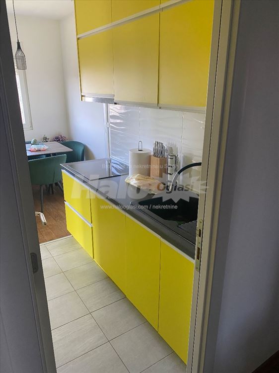 Izdajem stan blok 63, 2.5, 71m2 — 9