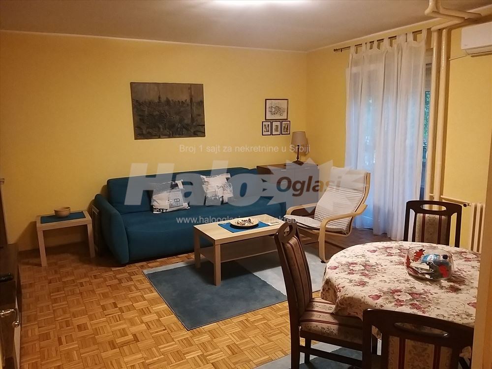 Izdajem stan Blok 63 Novi Beograd — 2