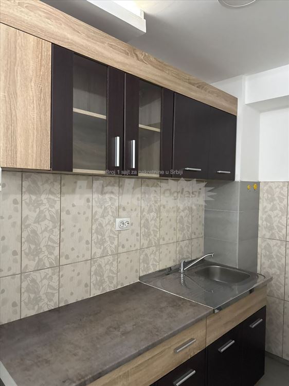 izdajem stan brace jerkovic — 12