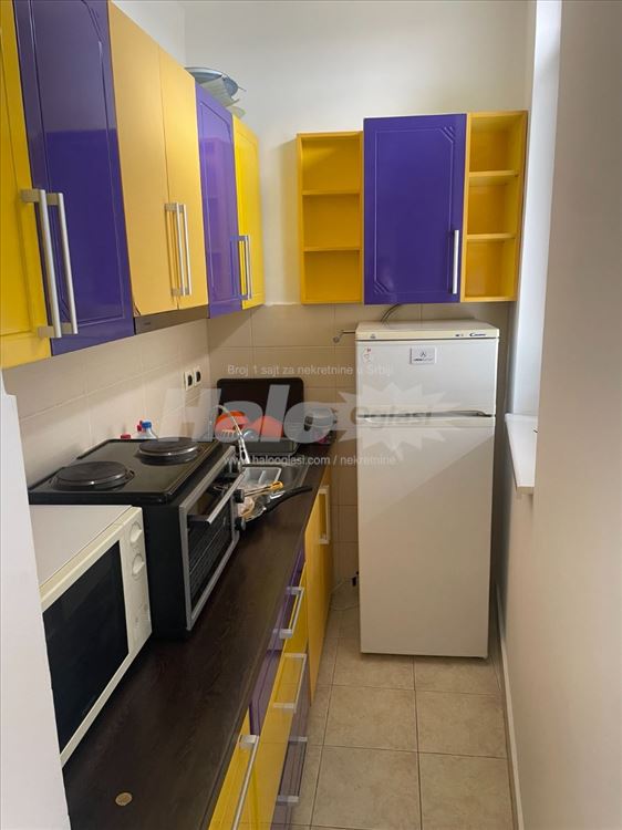 Izdajem stan Braće Jerković 55 m2 — 4
