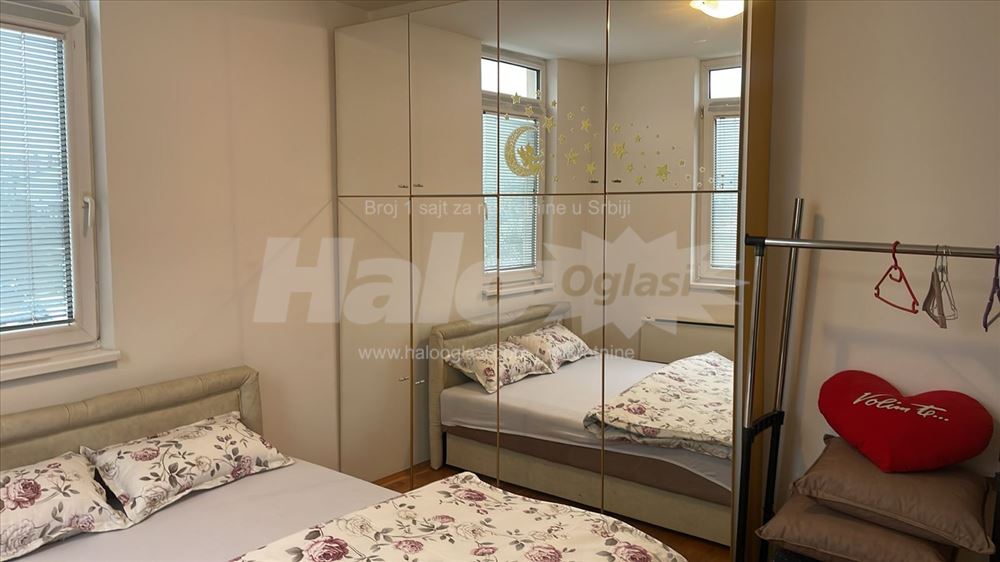 Izdajem stan Braće Jerković 55 m2 — 9