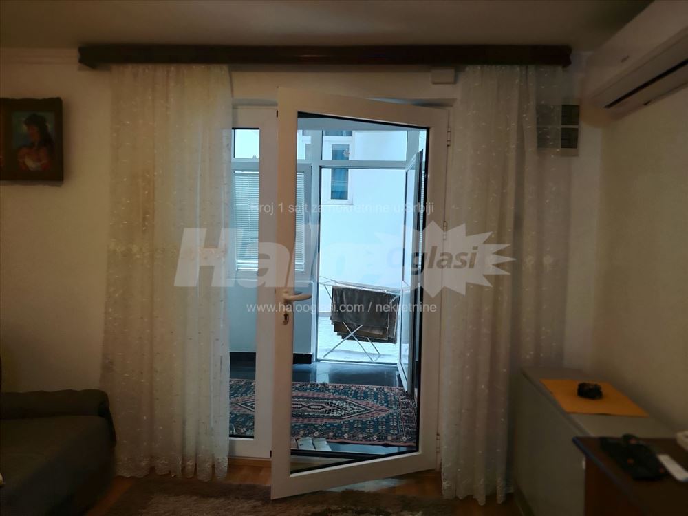 Izdajem stan Bulevar Kralja Aleksandra 83 — 6