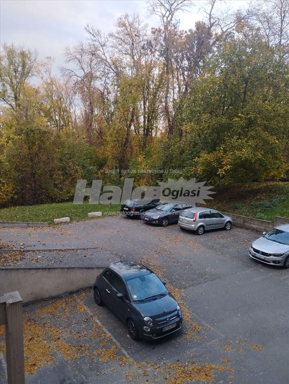 Izdajem stan Garsonjeru sa parking mestom — 2