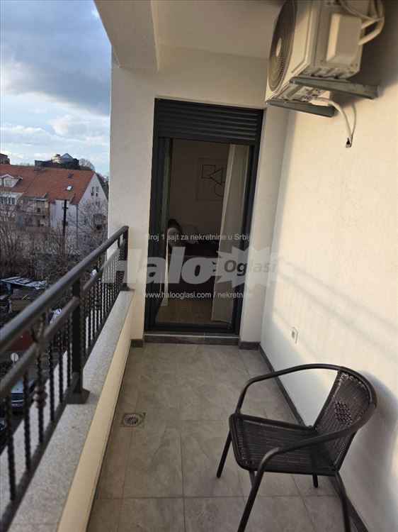 Izdajem stan kod Cvetkove pijace — 12