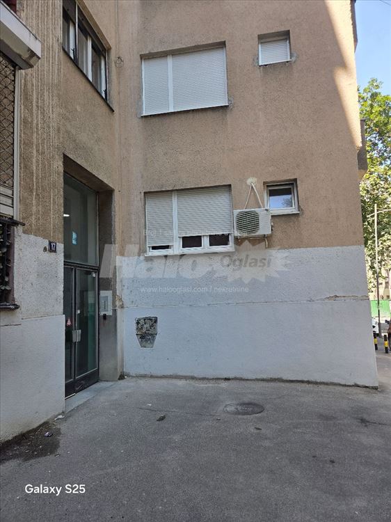 Izdajem stan kod Hrama — 2
