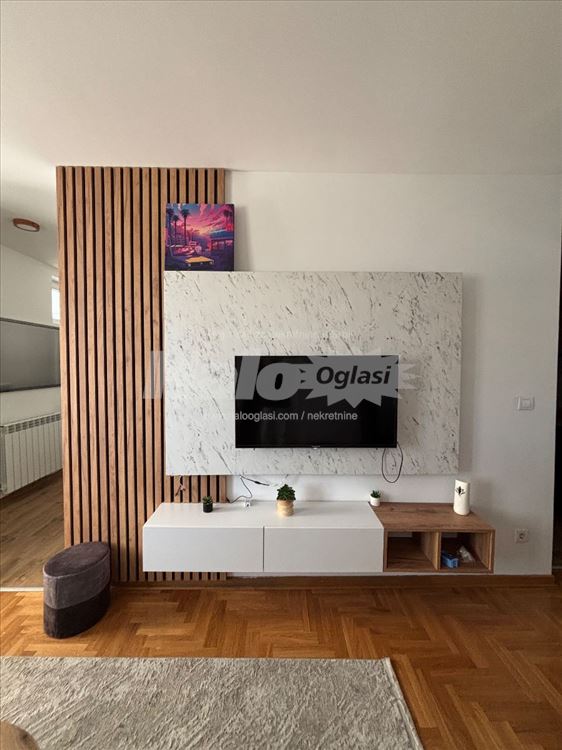 Izdajem stan na Altini — 2