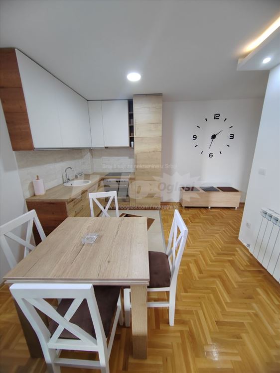 Izdajem stan na Altini- Zemun — 12