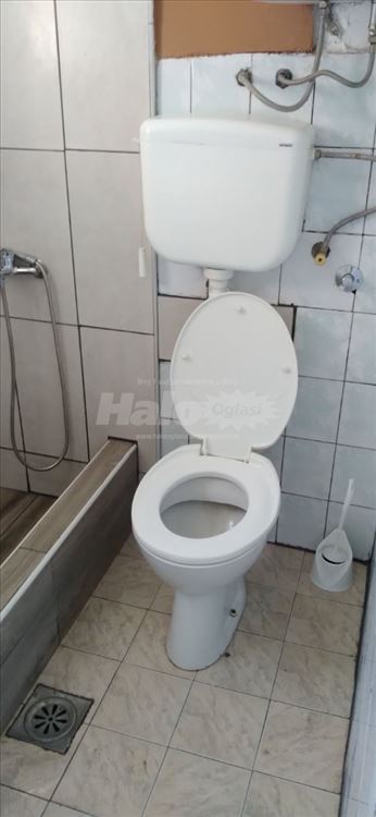 izdajem stan na Banjici — 10
