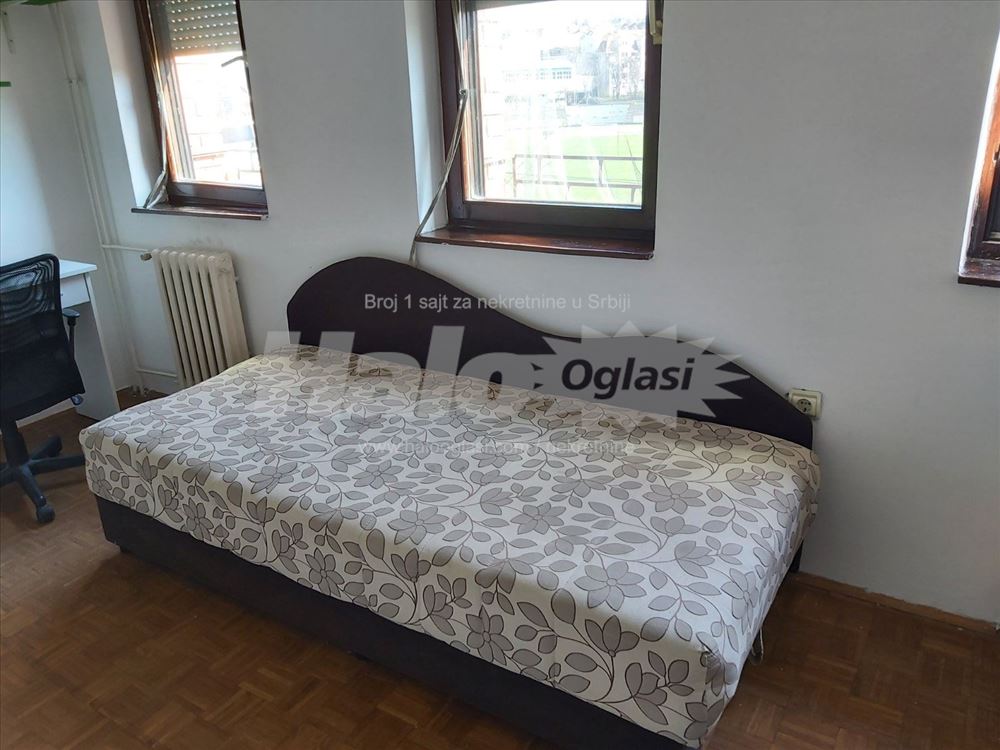 Izdajem stan na Bogosloviji-odmah useljiv — 2