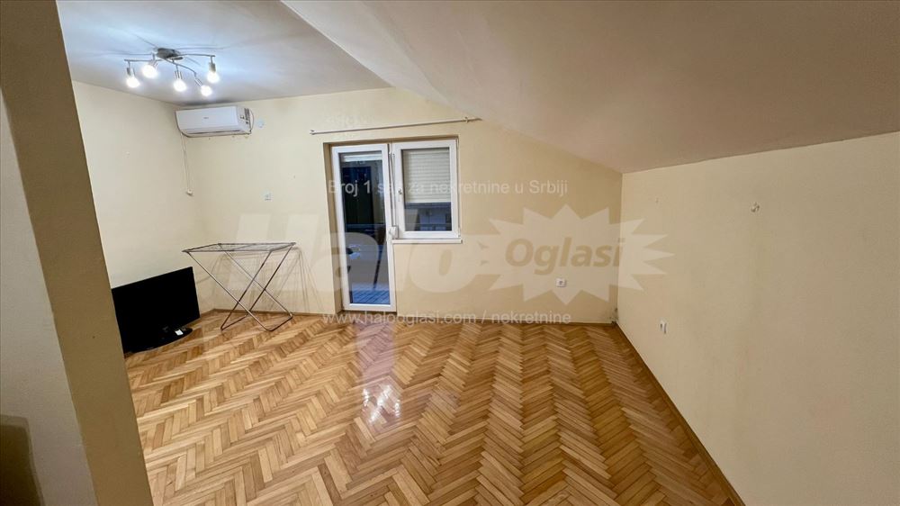 Izdajem Stan na granici NBG i Zemuna — 3