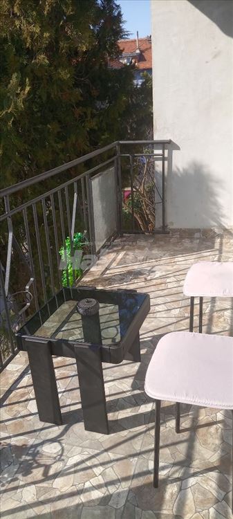 Izdajem stan na Karaburmi — 12