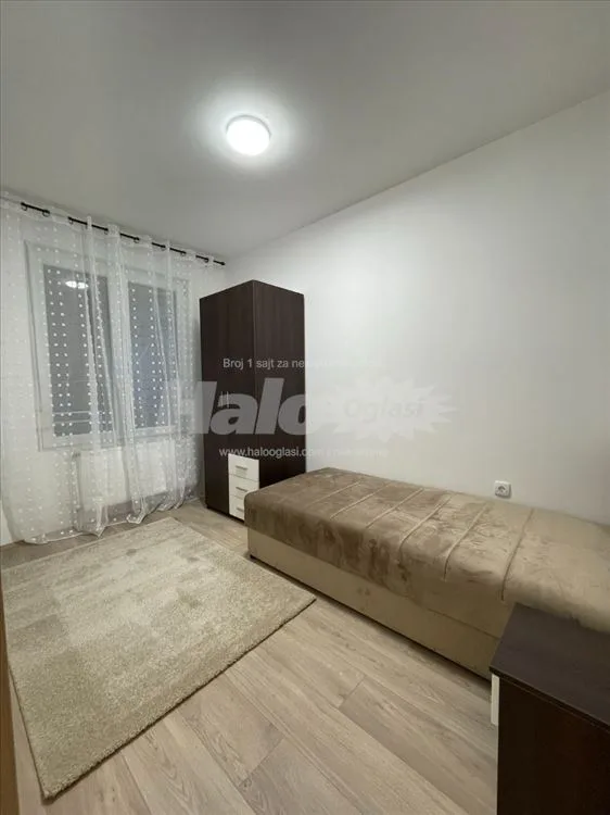 Izdajem stan na Miljakovcu — 12