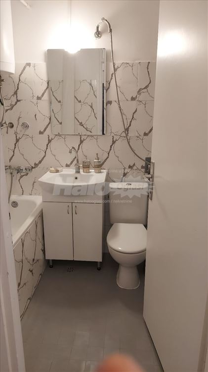 Izdajem stan na Novom Beogradu, Blok 61 — 2