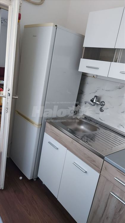 Izdajem stan na Novom Beogradu, Blok 61 — 5