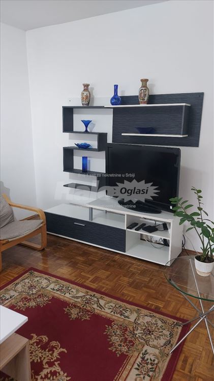 Izdajem stan na Novom Beogradu, Blok 61 — 8