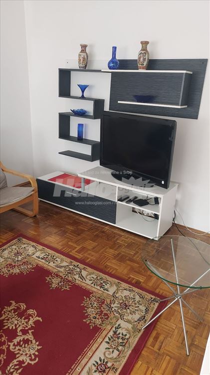Izdajem stan na Novom Beogradu, Blok 61 — 10