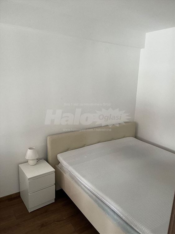 Izdajem stan na Novom Beogradu, kod Arene blok 30 — 15