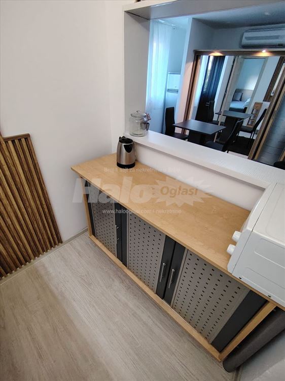 Izdajem stan na Novom Beogradu — 5