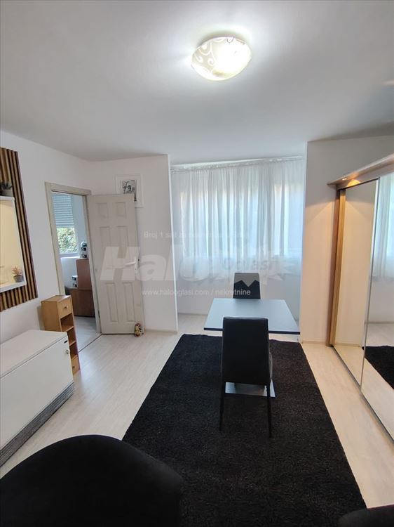 Izdajem stan na Novom Beogradu — 11