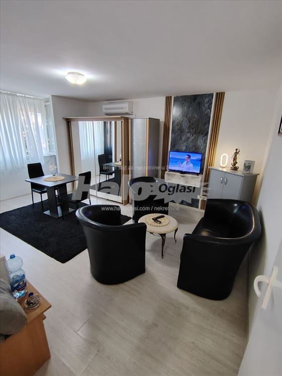 Izdajem stan na Novom Beogradu — 12