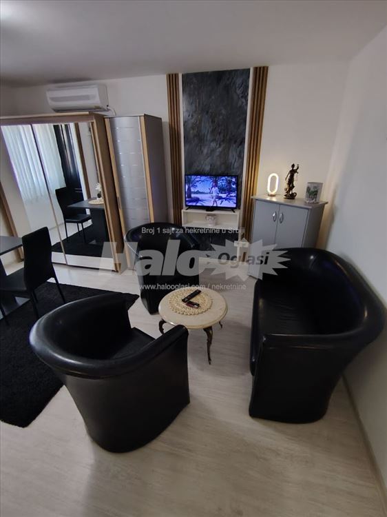 Izdajem stan na Novom Beogradu — 13