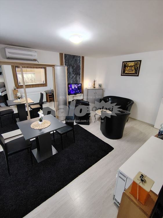Izdajem stan na Novom Beogradu — 14