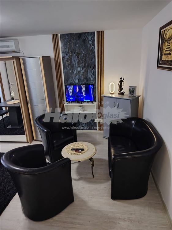 Izdajem stan na Novom Beogradu — 15