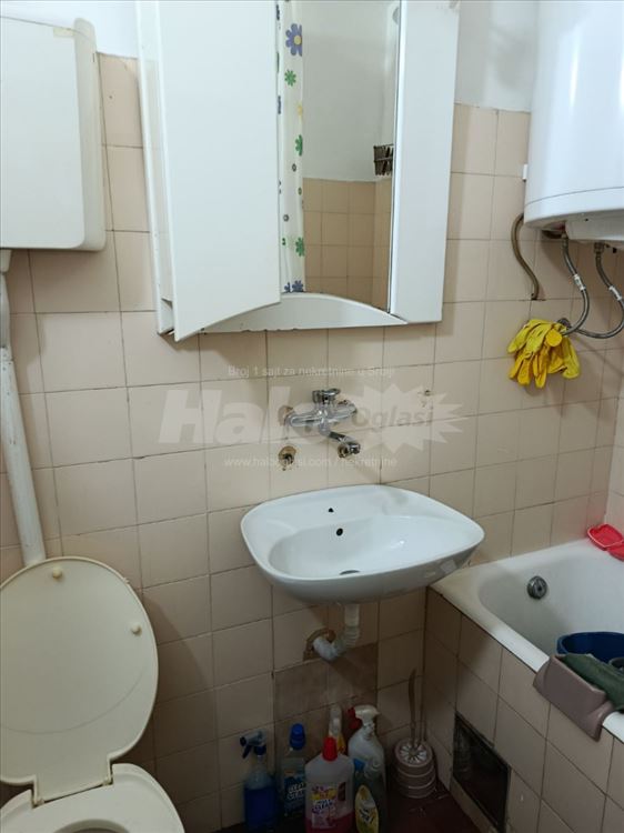 Izdajem stan na Čukaričkoj Padini — 11